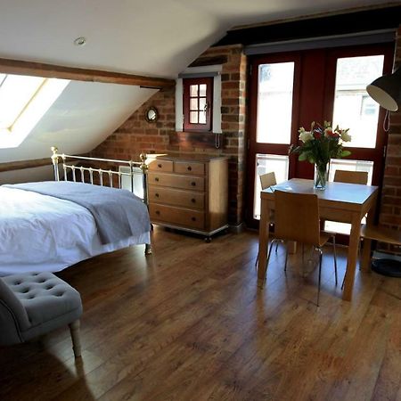 Victorian Penthouse Apartment Глостър Екстериор снимка