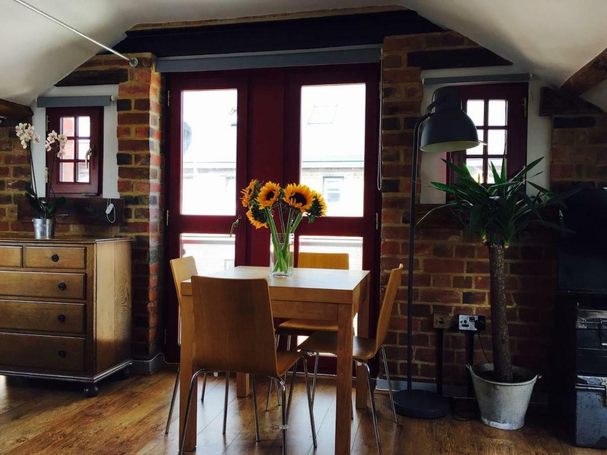 Victorian Penthouse Apartment Глостър Екстериор снимка